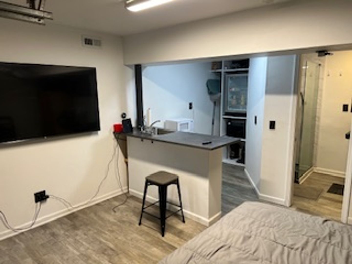 Martinsville Apartment: 1525-1547 East Foxcliff Dr South