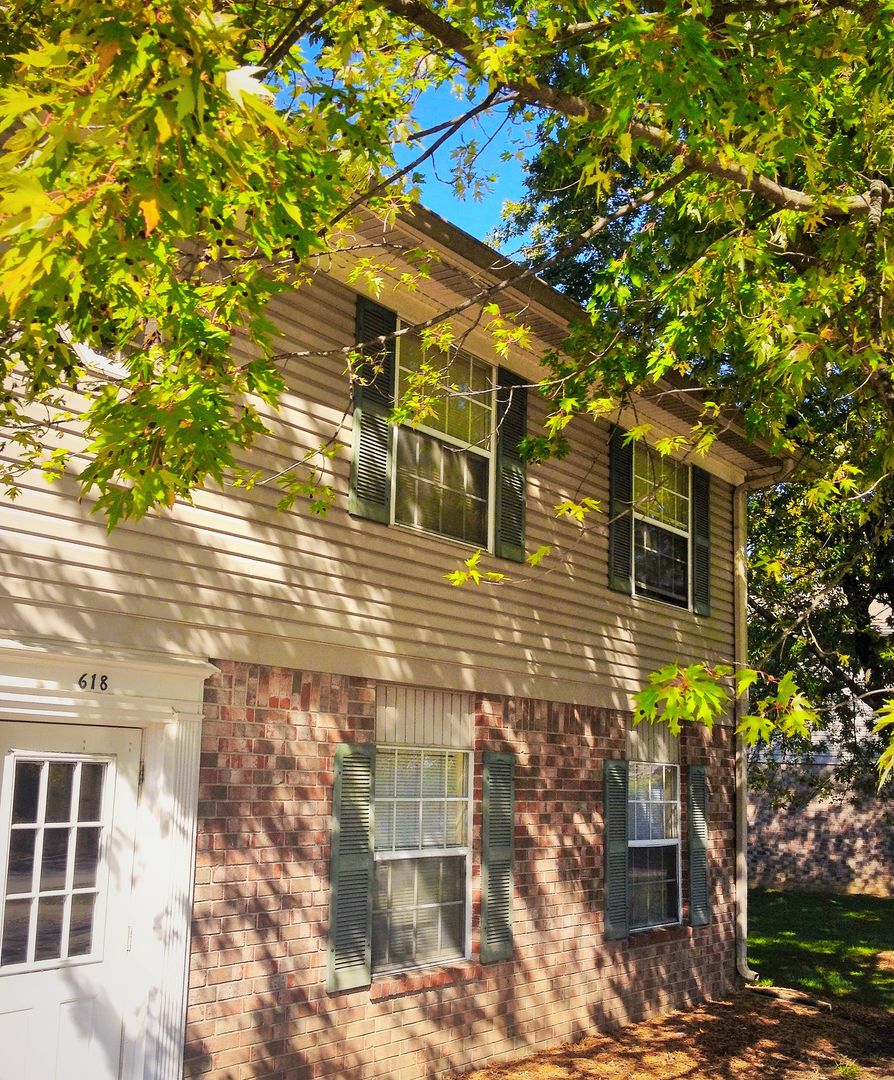 Plainfield Apartment: 644 Lakeside Drive