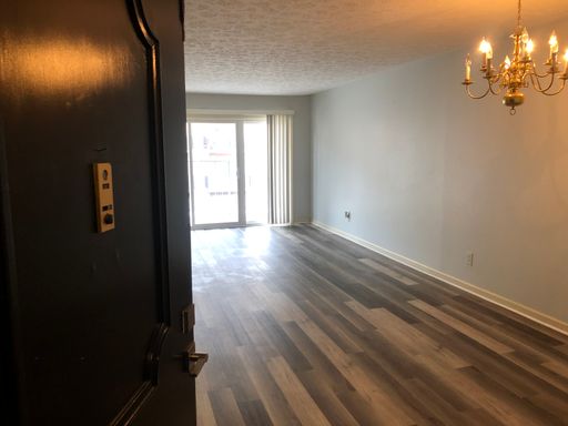 St. Matthews Apartment in Perfect Location – photo 1