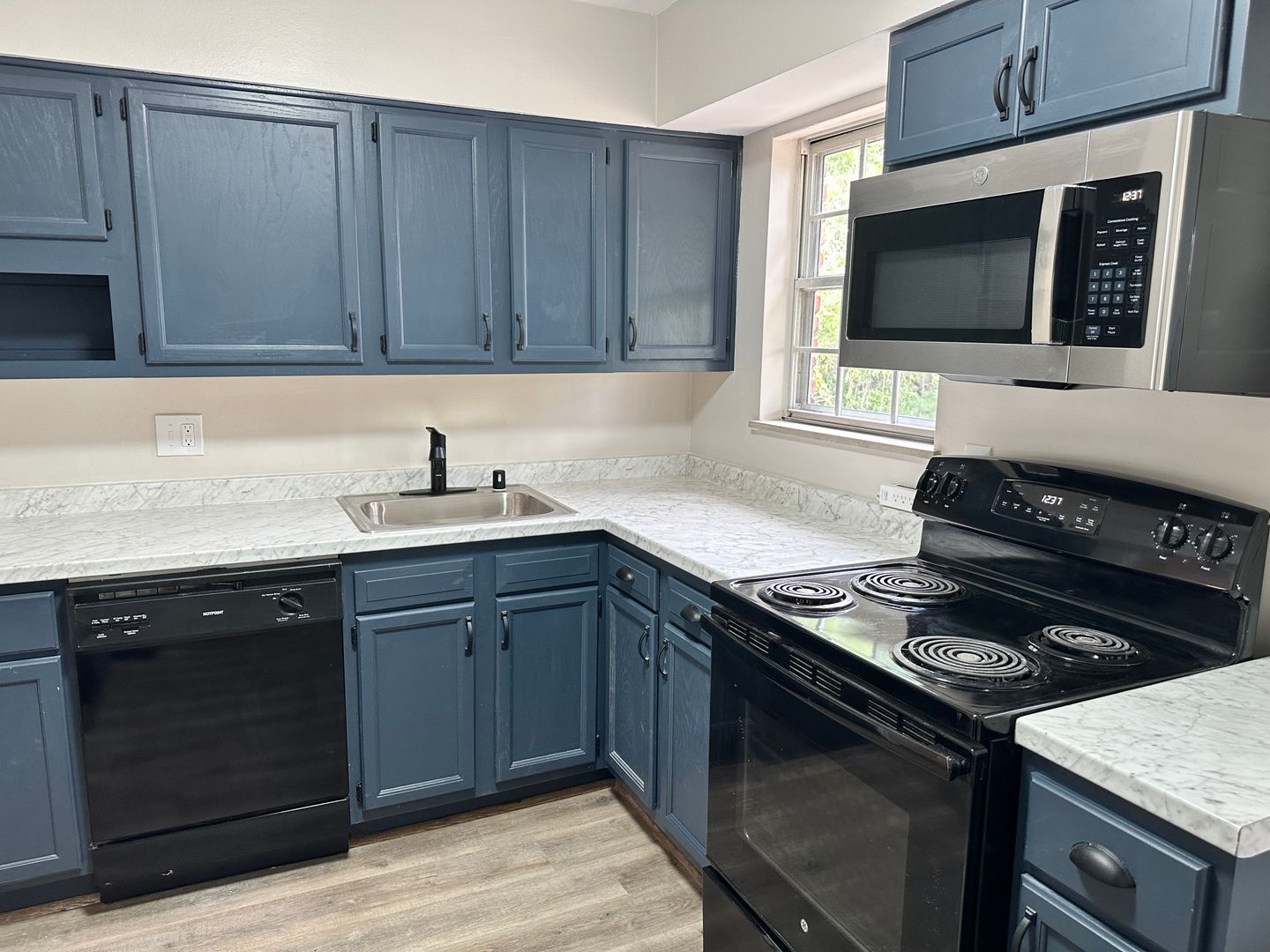 Louisville Apartment: 2711 Riedling Dr.