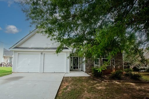 Impressive 3 Bedroom Home (Updated Pictures Coming Soon) – photo 1