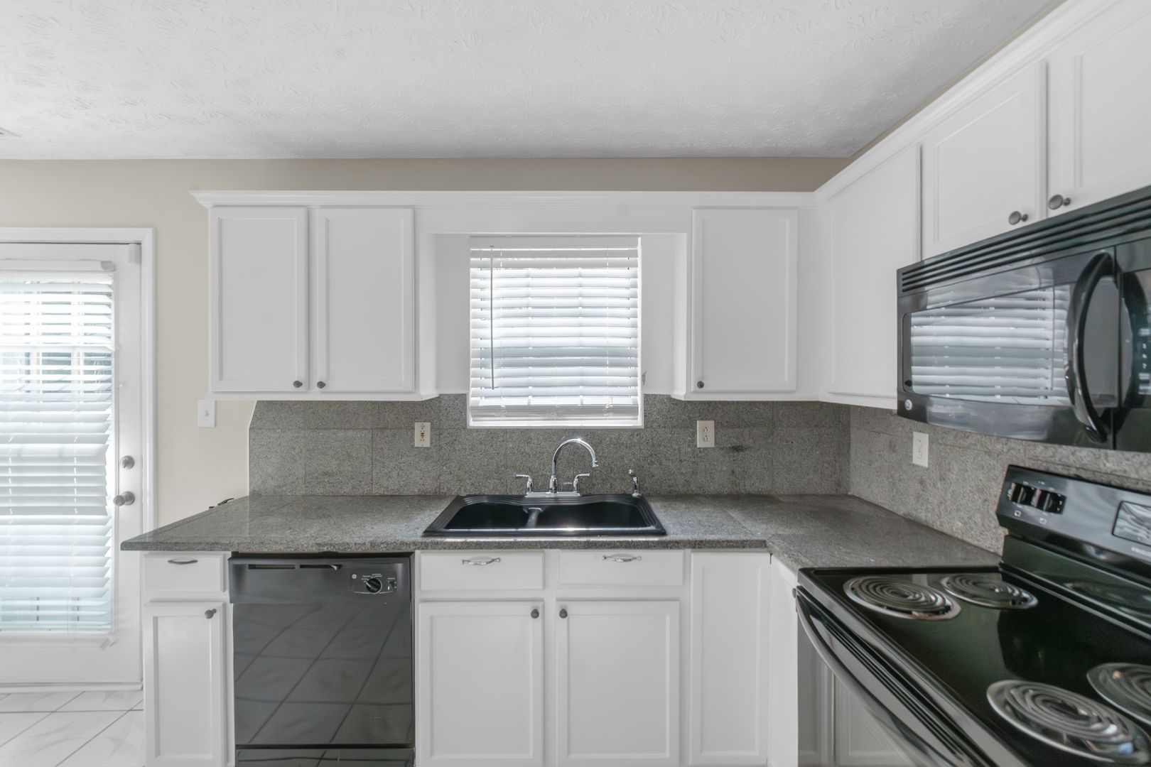 97 Livingston Ln Covington, GA 30016 9 of 12