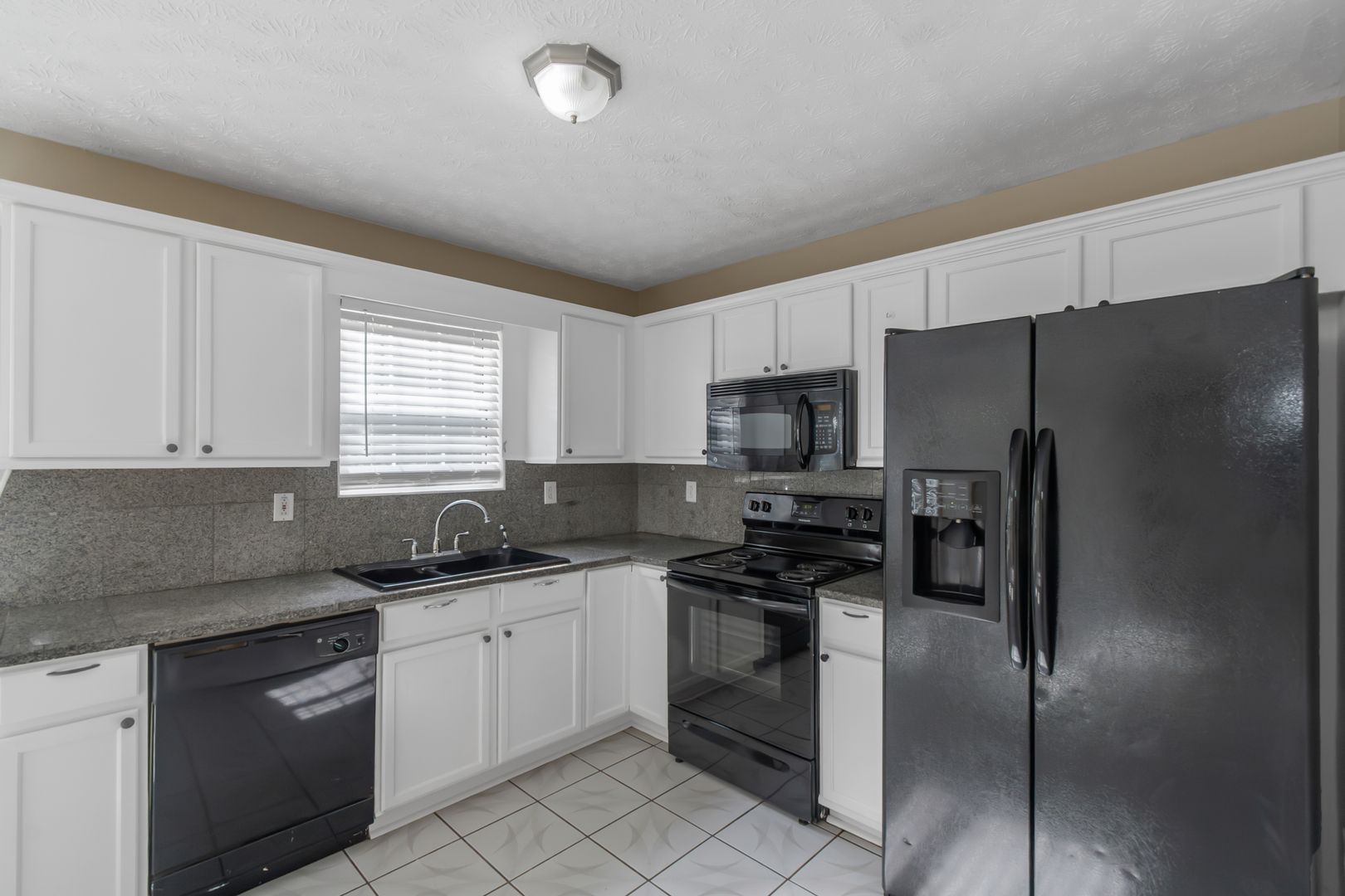 97 Livingston Ln Covington, GA 30016 7 of 12