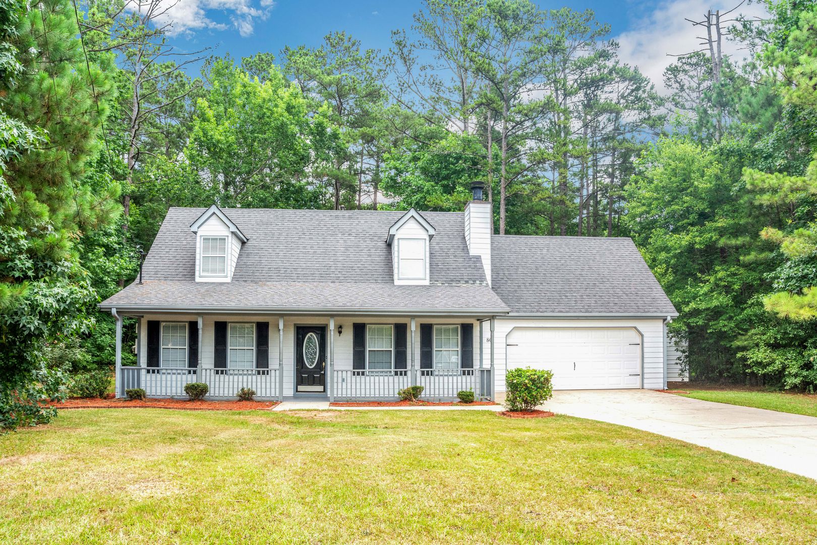 Stunning 4-bedroom, 2.5-bathroom home with a bonus room in Covington, GA!