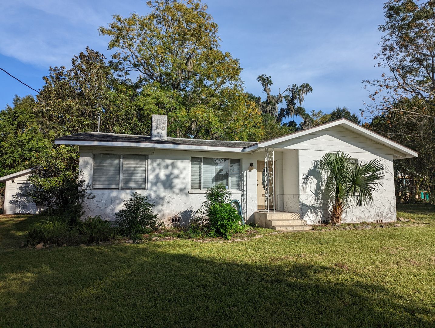 Inverness House: 307 S. Citrus Ave