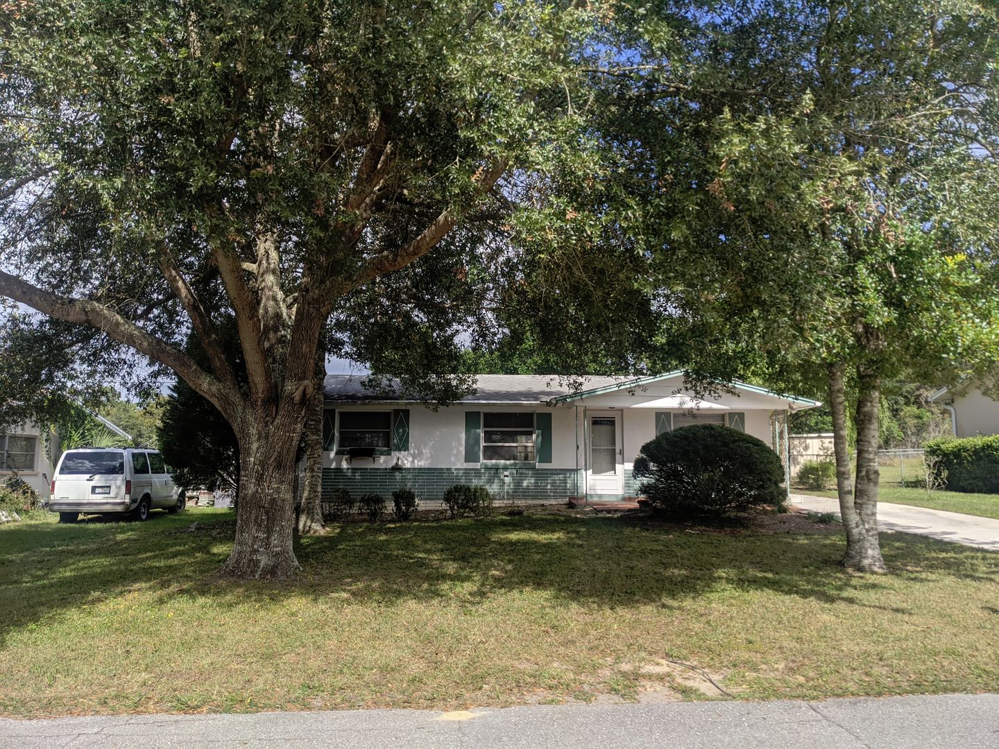 Beverly Hills House: 25 W Murray St