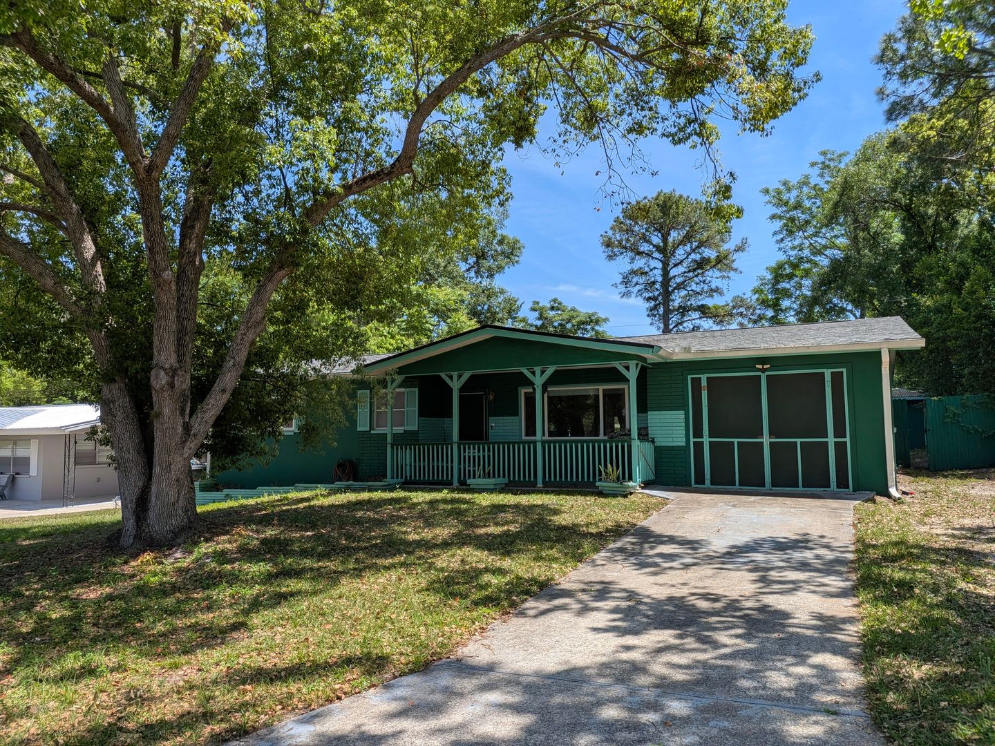 Beverly Hills House: 63 S Desoto St