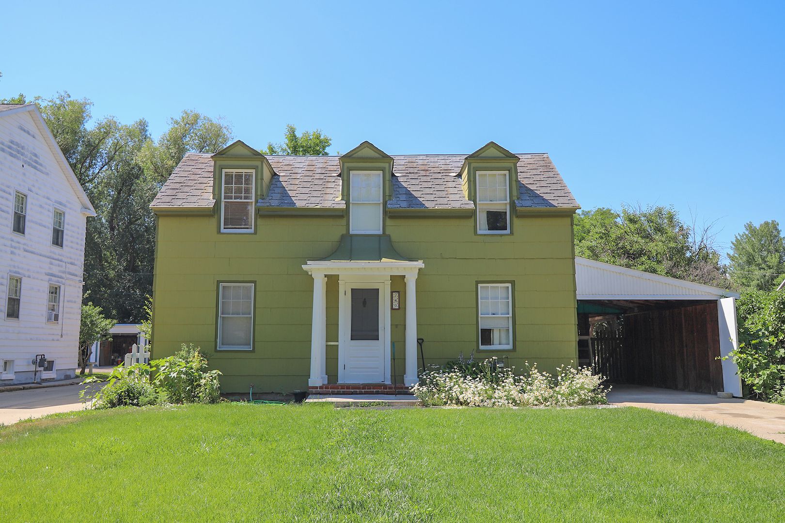 740 W. Burkitt