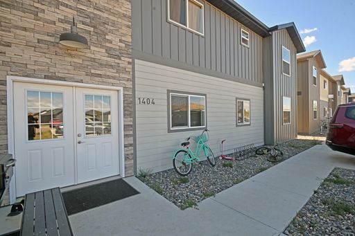 1404 Windsor Dr Unit B