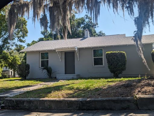 Completely Renovated 3 Bedroom, 1 Bath Home near Historic District in Leesburg – photo 1