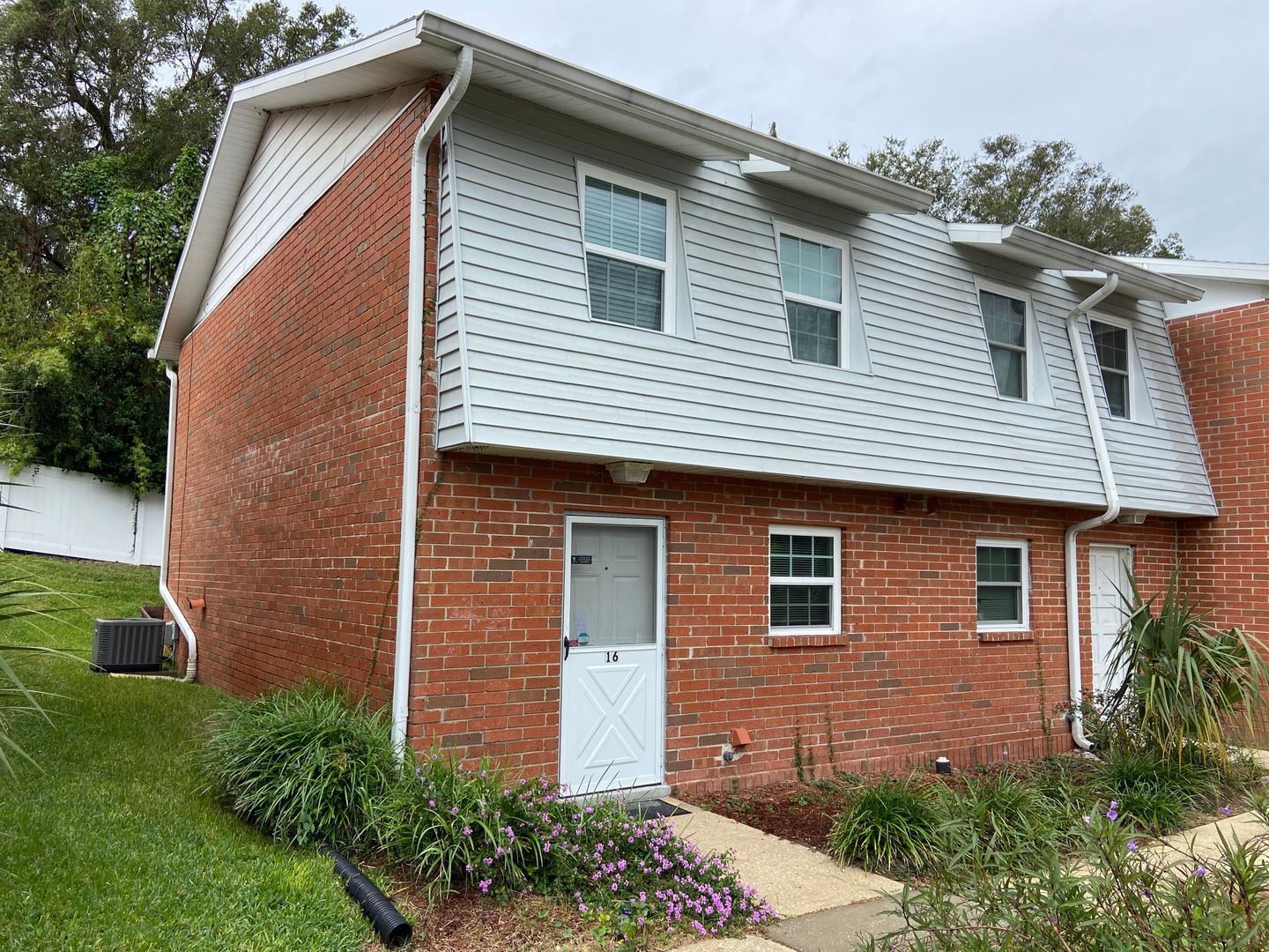 Deland Townhome: 621 W Indiana Ave