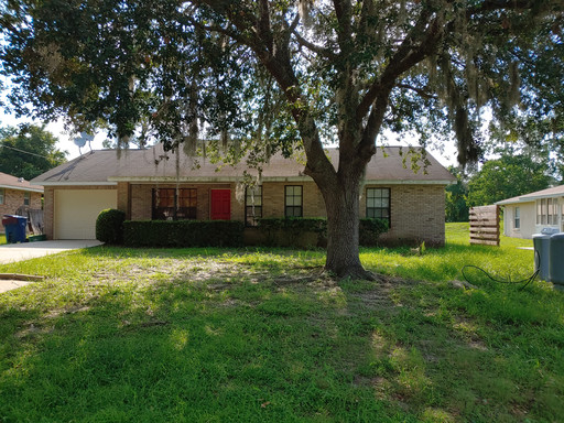 Nice 3 bedrooms and 2 full bath – photo 1