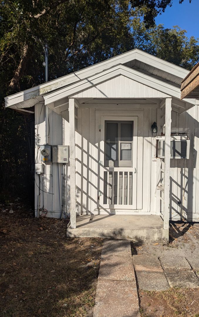 Leesburg Apartment: 910 Kolb Street