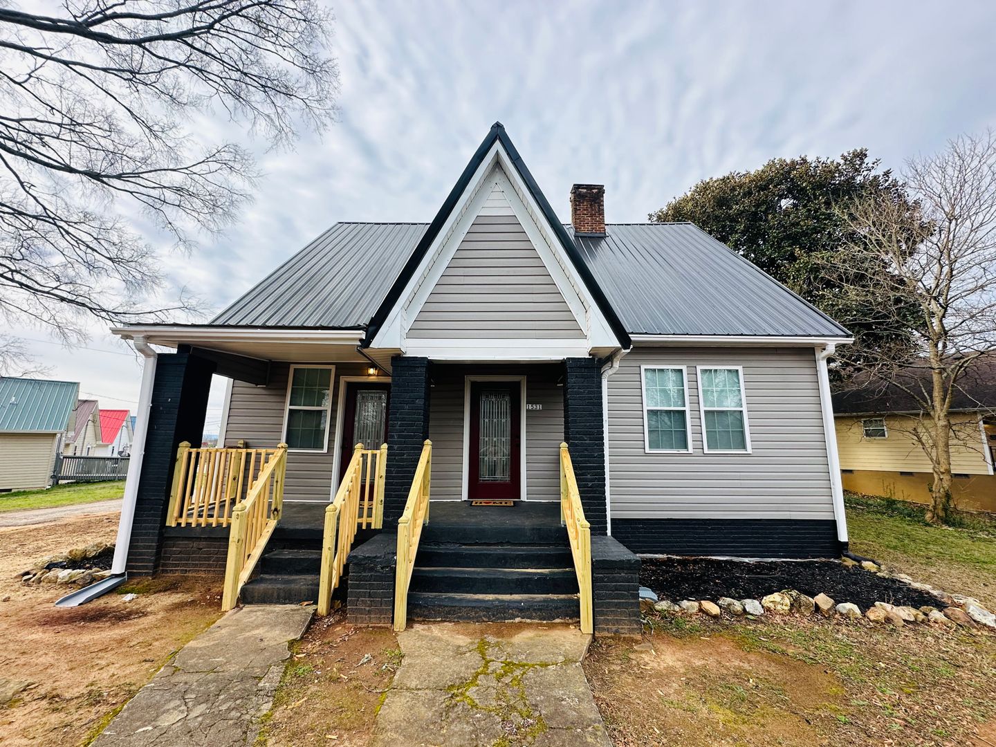 Anniston Apartment: Circle Dr