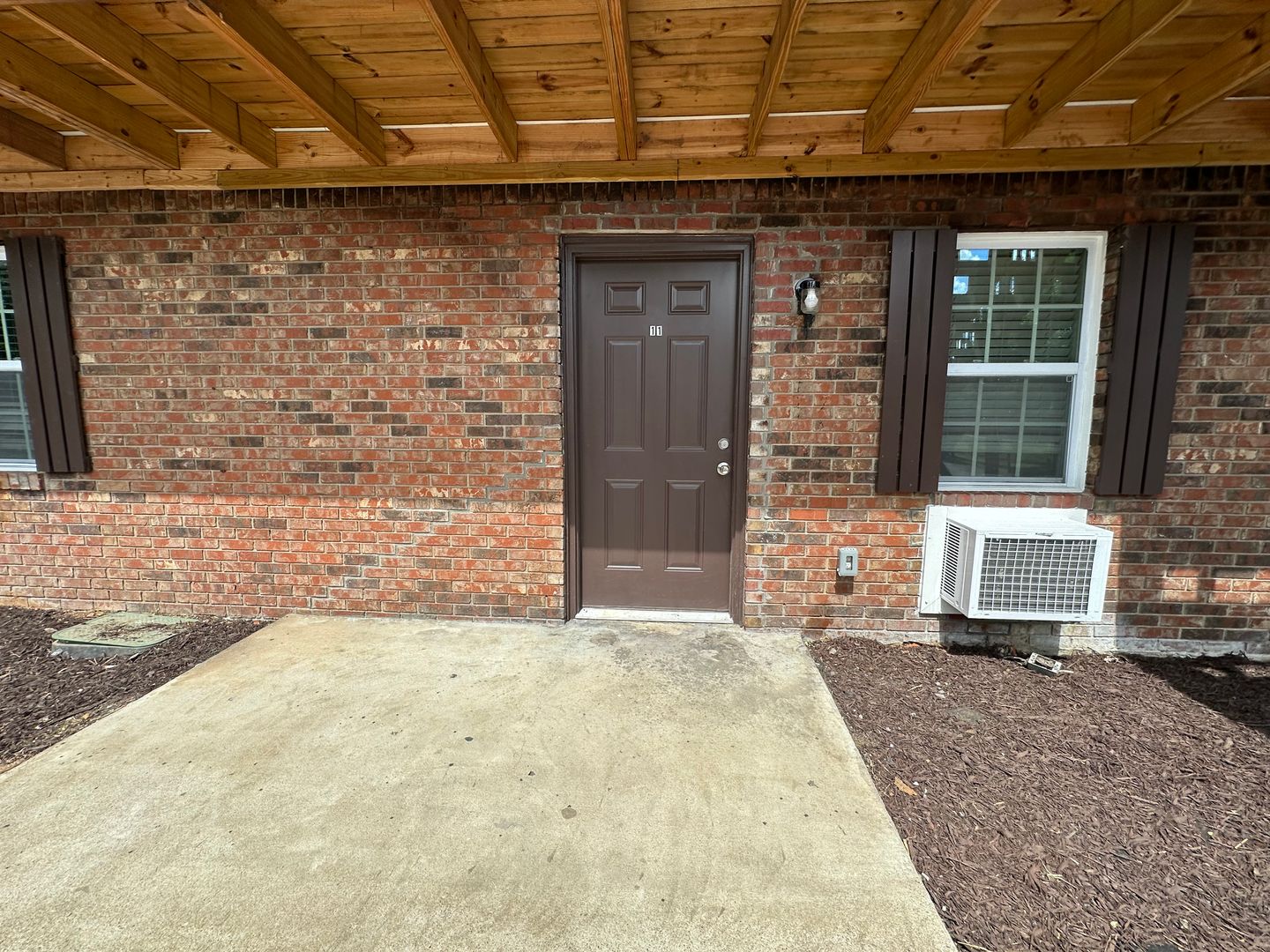 Oxford Apartment: 1030 Corbin St