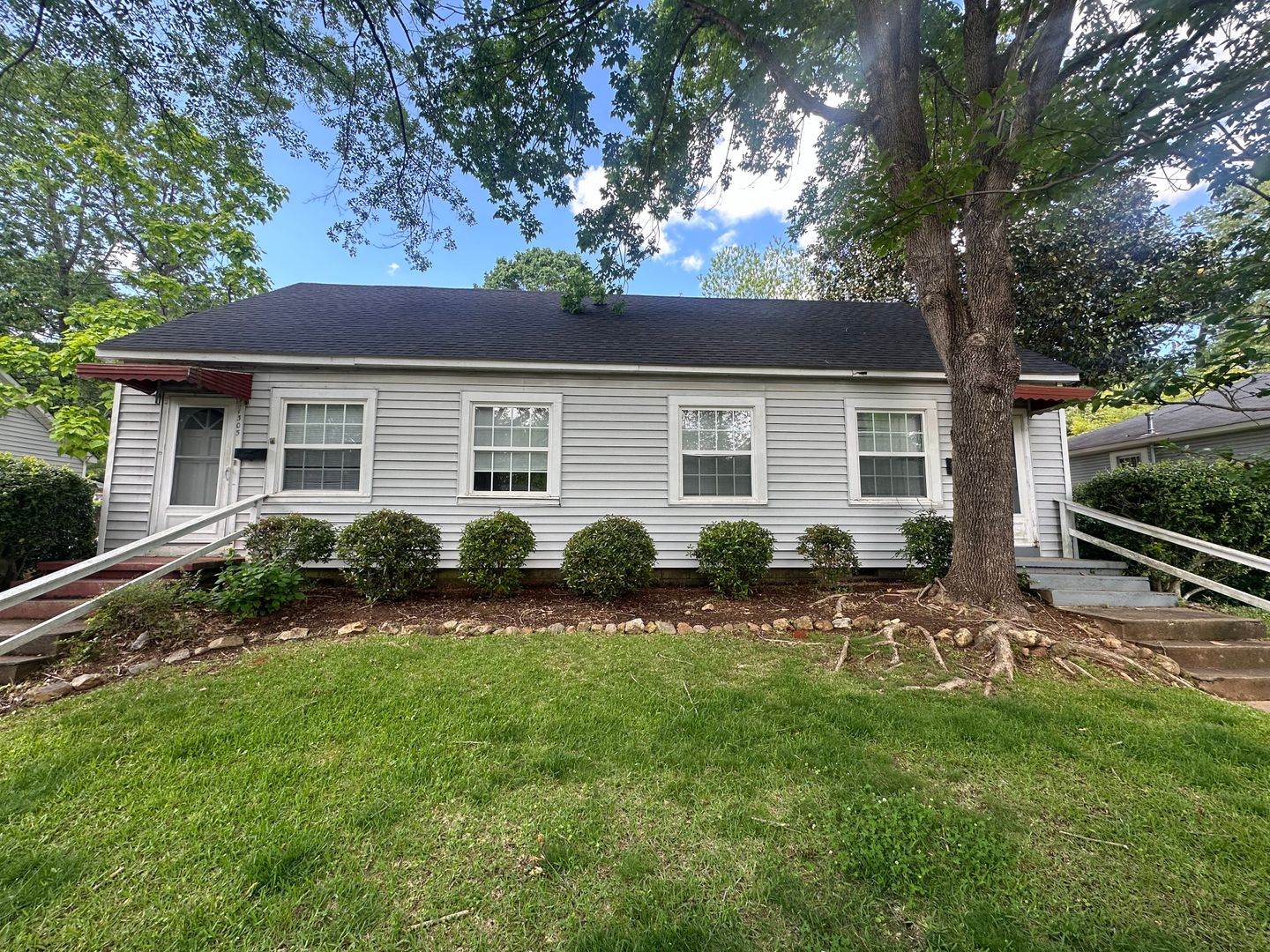 Anniston House: 1307 East 10th St