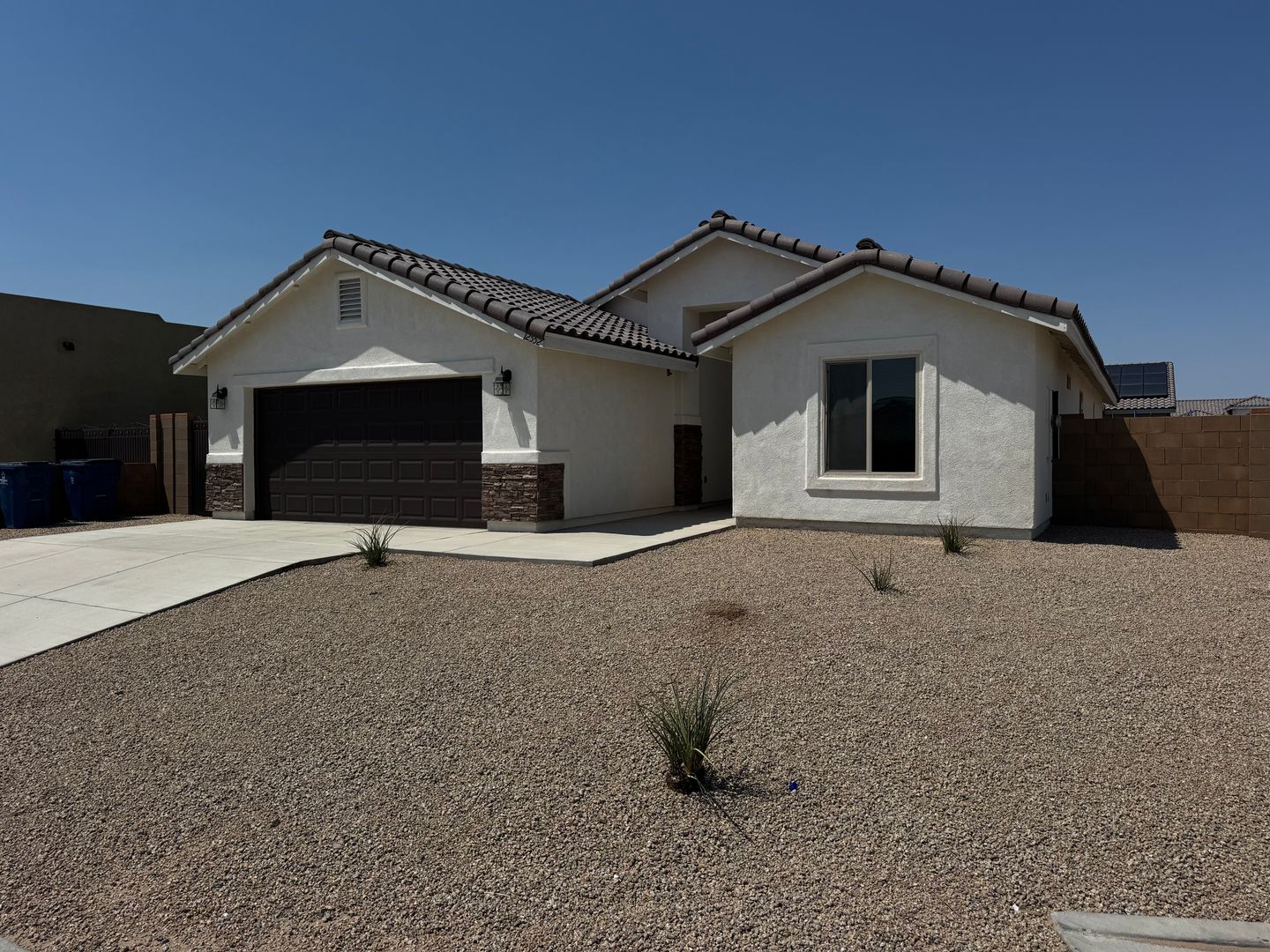 Yuma House: 12552 E 49th Ln