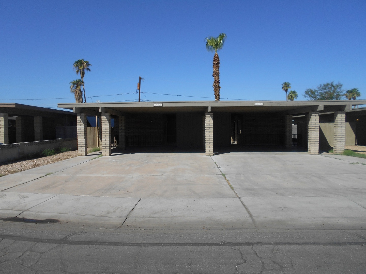Yuma House: 2090 S 10th Ave