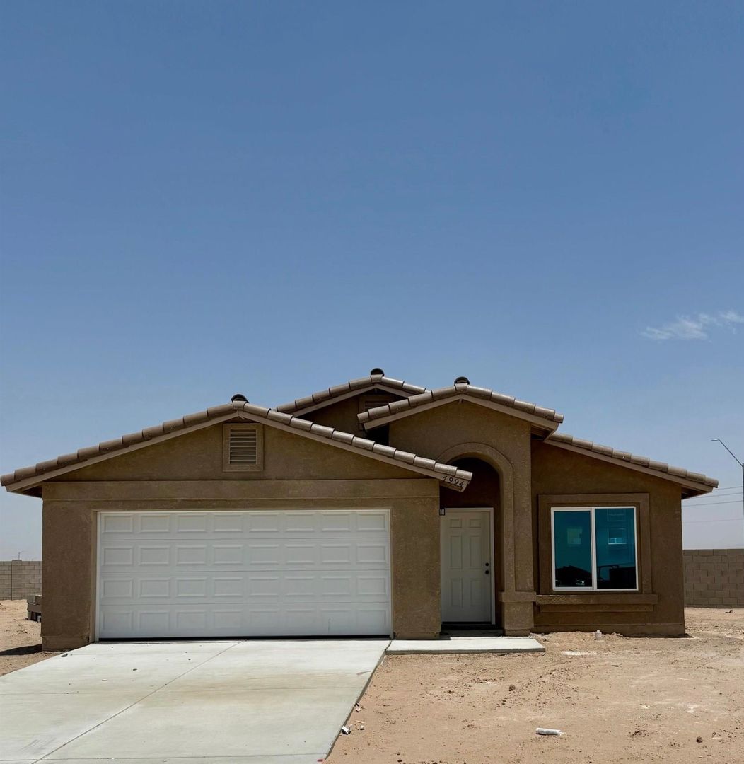 Yuma House: 7833 E 46th Pl