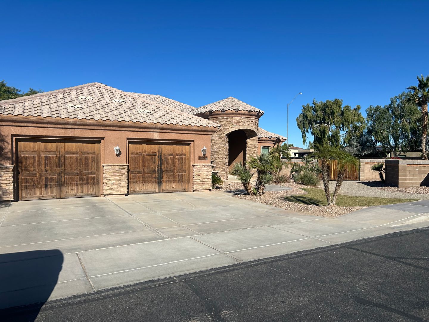 Yuma House: 5488 E 39th St