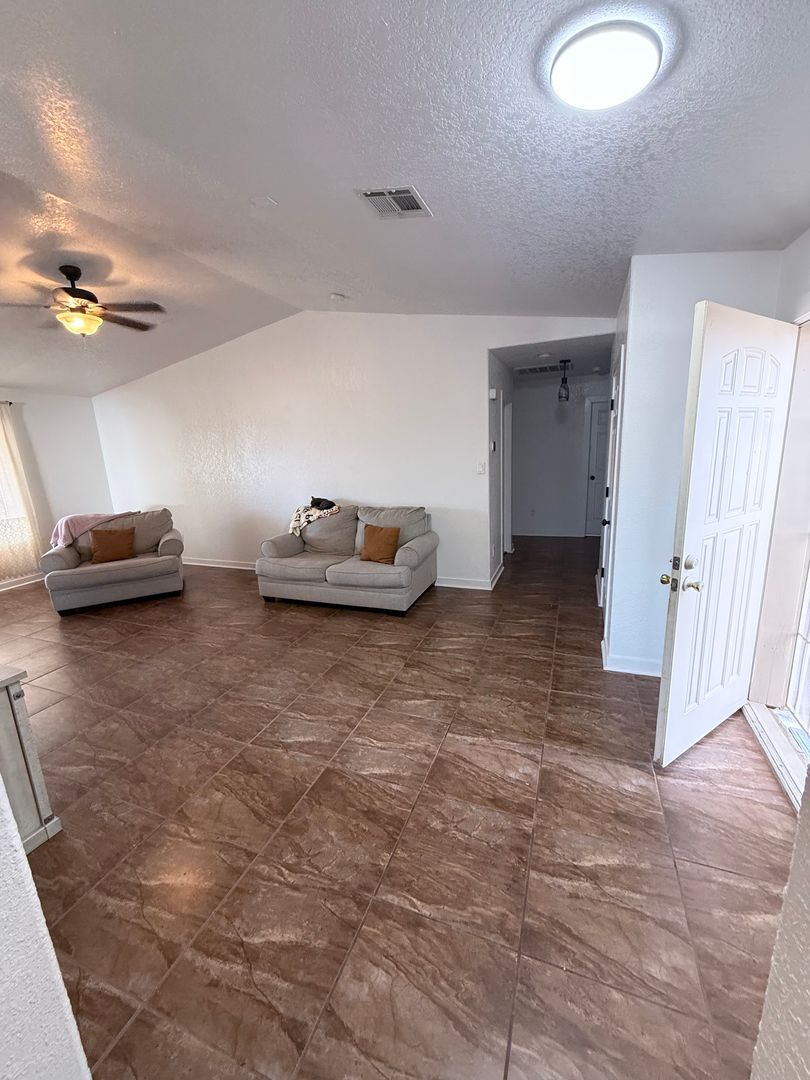 Yuma House: 4197 S Boxwood Ave