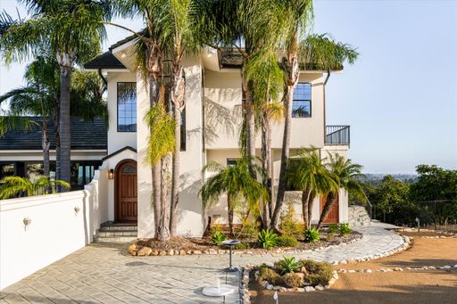 Discover Luxury Living in a 2bedx2bath Townhome with Ocean and Mountain Views – photo 1