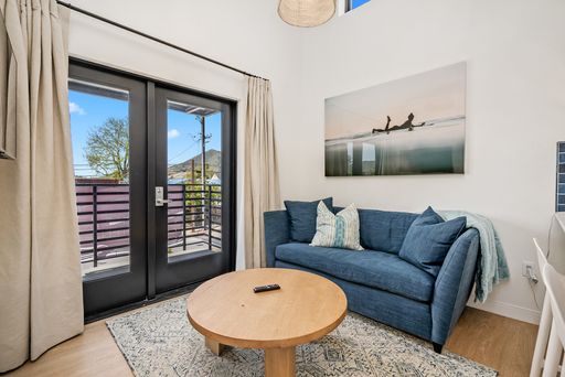Newly Constructed studio with Large Balcony – photo 1