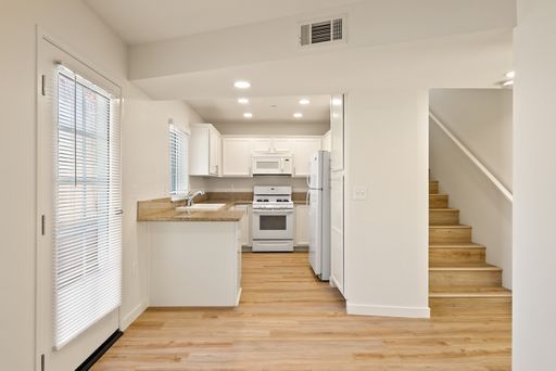 2 Bedroom 1.5 Bath townhouse with private balcony and 2 car garage – photo 1