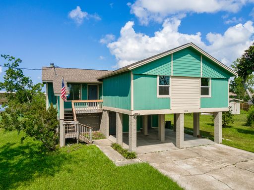 Expansive, Custom Home on East Bay! – photo 1