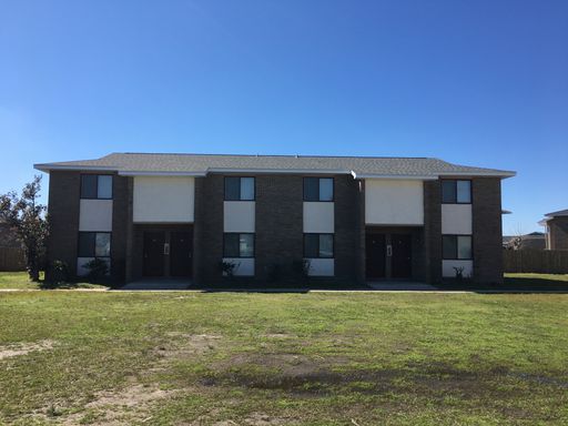 Efficient Townhome Close to Tyndall AFB! *Water/Sewer, Garbage, Pest Control & Lawncare Included!!* – photo 1