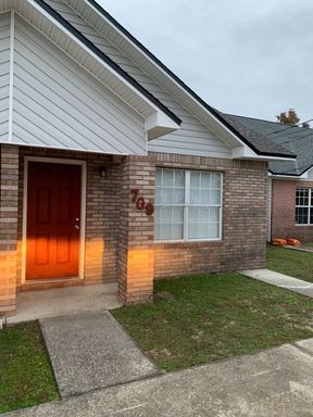 Spacious 2Bed/2Ba Townhome near Tyndall AFB! *1/2 OFF Security Deposit for A-D Military!* – photo 1
