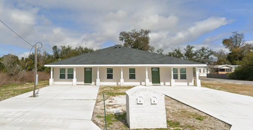 Spacious 3-Bedroom Duplex with Private Fenced Backyard! – photo 1