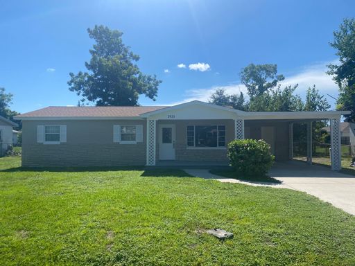 Spacious 3Bed/2Ba Home, Centrally Located Near Schools, Shopping & Dining! – photo 1