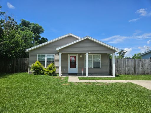 Efficient 3Bed/2Ba Home, Conveniently Located to Tyndall AFB! *1/2 OFF Security Deposit for A-D Military!* – photo 1