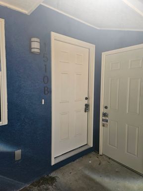Updated 2Bed/1Ba Duplex w/Modern Upgrades and Private Outdoor Space! *1/2 OFF Security Deposit for A-D Military!* – photo 1