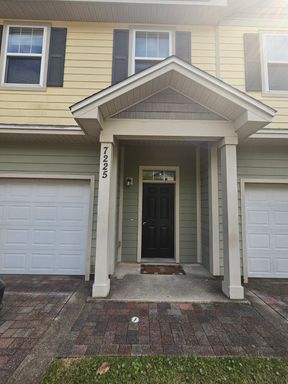 Modern Townhome in PCB – Resort-Style Living Near the Navy Base! *SPECIAL: 1/2 OFF 1st Month's Rent!* + *Military Incentive!* – photo 1