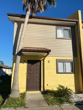 Centrally Located Townhome Near Schools, Shopping & Dining! *1/2 Off Security Deposit for A-D Military!* – photo 1