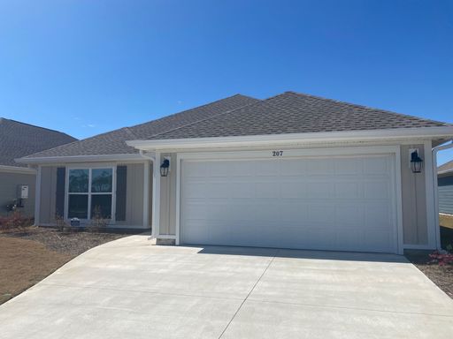 Spacious, Modern Home Convenient to Shopping, Parks, Schools & Tyndall AFB! *SPECIAL: 1/2 OFF 1st Month's Rent!* + *Military Incentive!* – photo 1