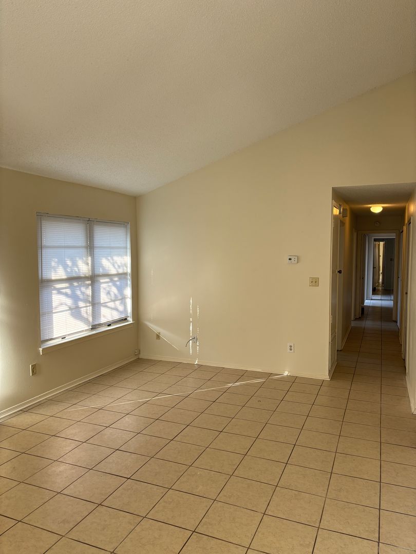 Pensacola House: 3145 Cedarwood Village Ln