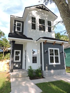 Easy access to shopping, interstate & downtown Pensacola. – photo 1