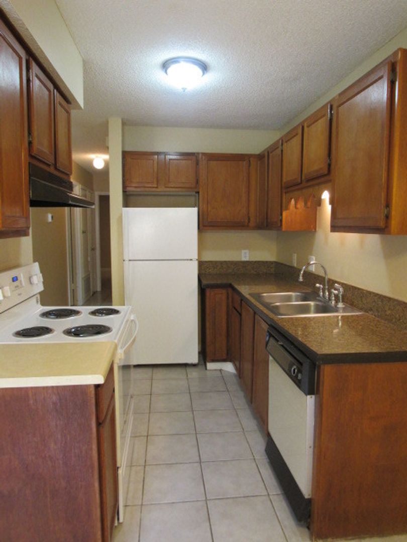 Cantonment House: 3318 Pine Forest Rd