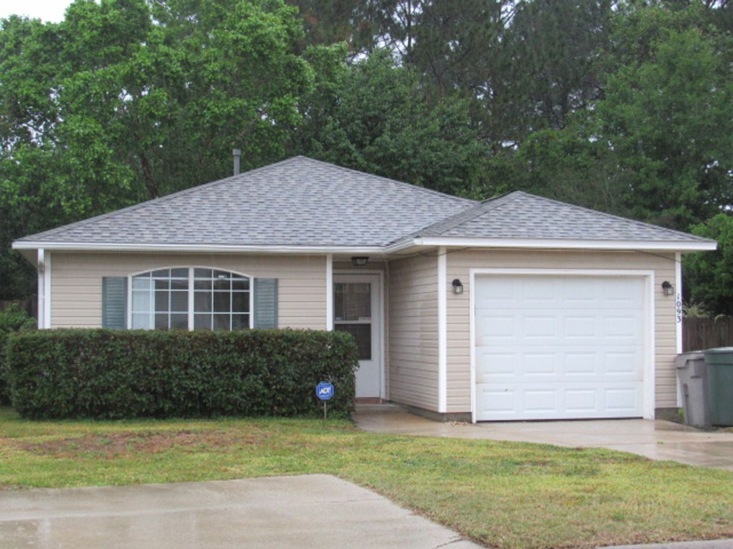 Pensacola House: 1093 Antigua Circle