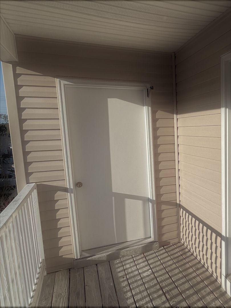 Pensacola House: 2303 W. Michigan Avenue H-7