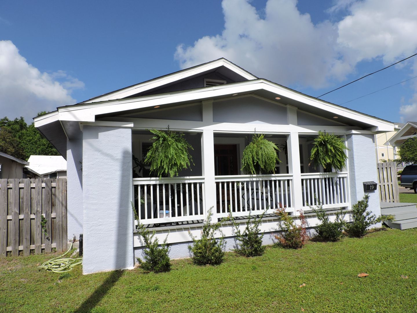 Pensacola House: 19 N C St