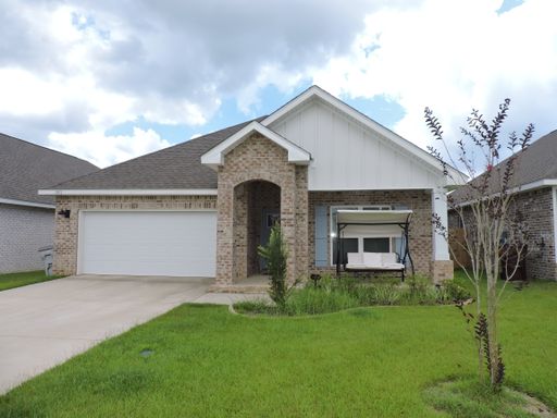 Easy access to interstate & shopping! – photo 1