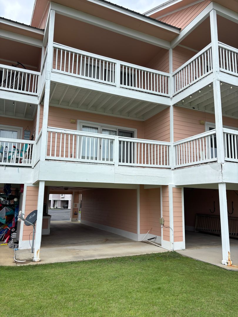 Pensacola House: 16032 Innerarity Point Rd