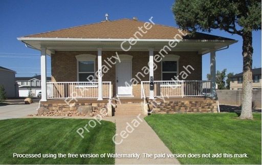 Move-In Discount $195.00!!! 2 bed, 1 bath Upstairs Apartment in Vintage Home – photo 1