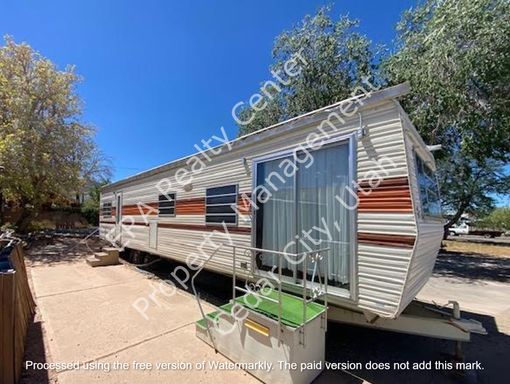 1 bed, 1 bath Mobile Home in the Heart of Town – photo 1