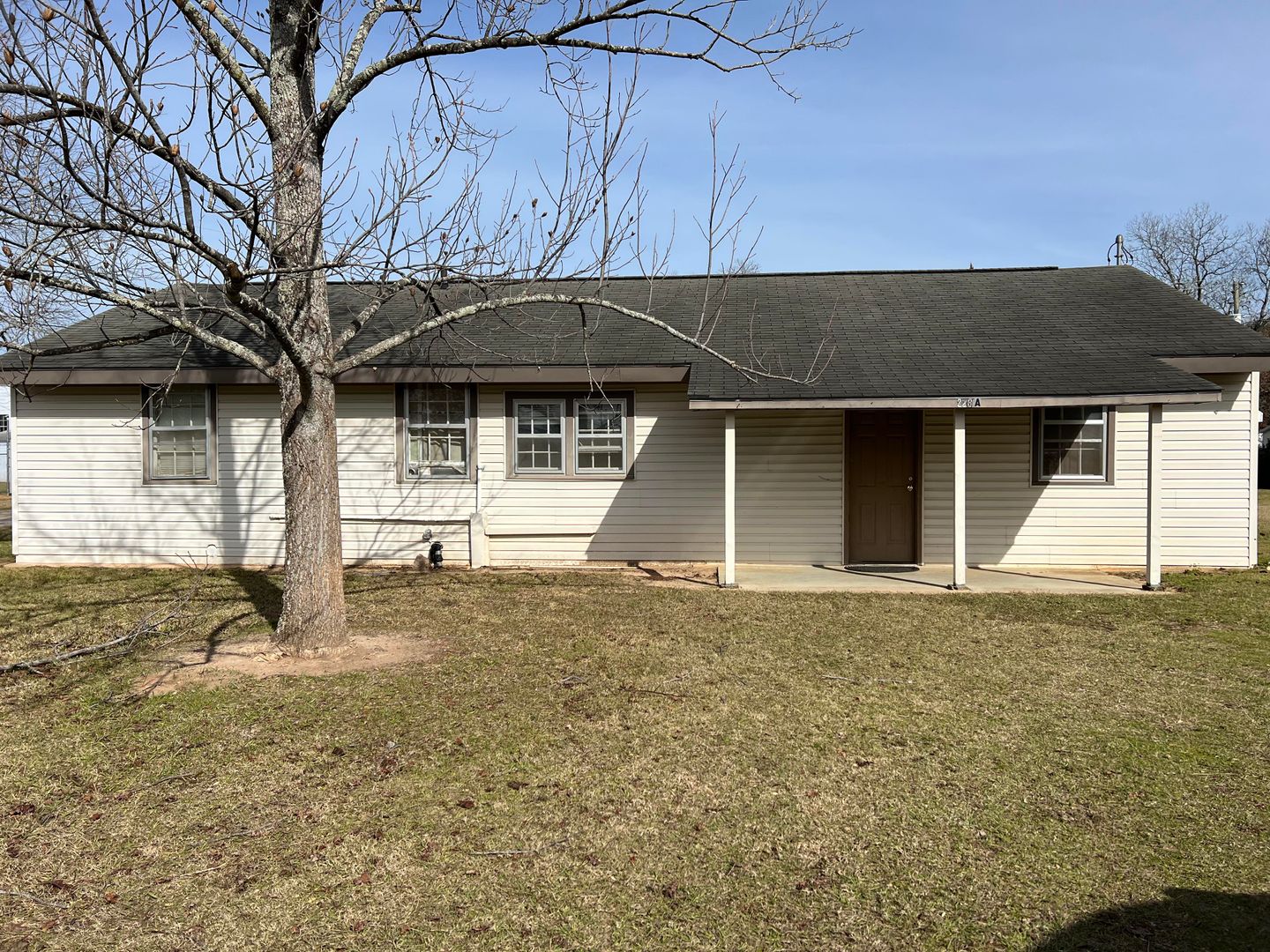 Dothan House: 228A Flightline Dr