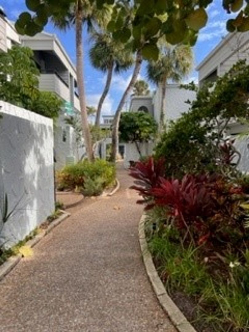 VENICE Condo: 902 GIBBS RD UNIT L284